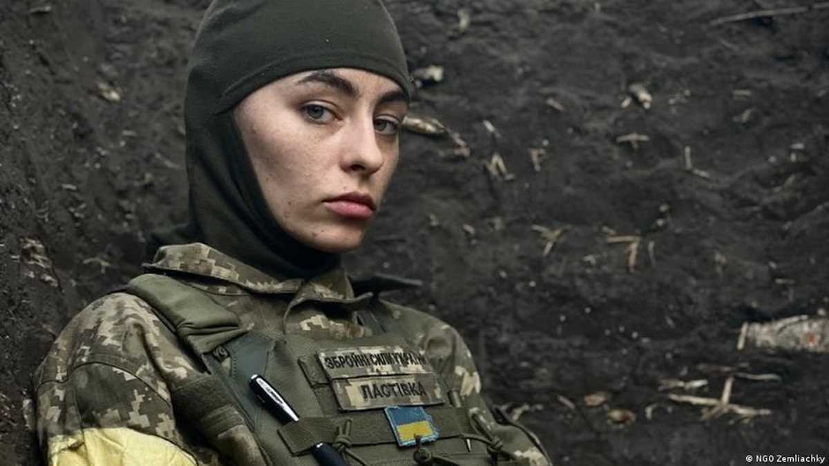 यूक्रेन युद्ध में कैसे लड़ती हैं महिलाएं